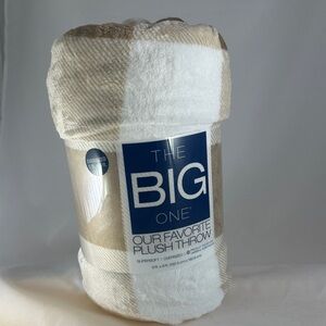 The Big One Soft Plush Throw in White and Tan